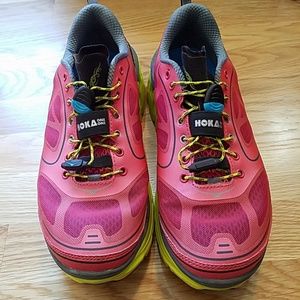 Hoka One One Conquest
